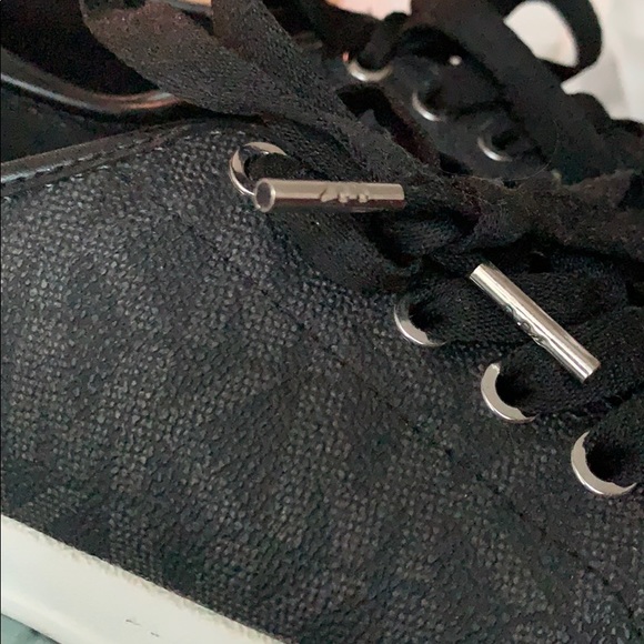 Micheal Kors shoes - Picture 2 of 3